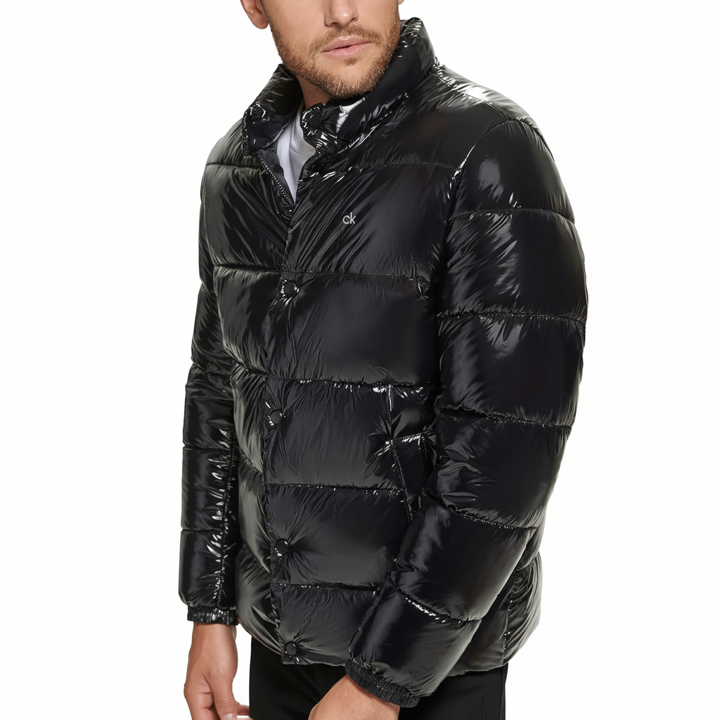 Doudoune noire vue de trois-quarts